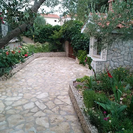 Tone & Marta Apartman Rogoznica