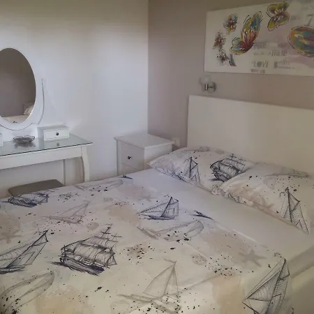 Tone & Marta Apartman Rogoznica